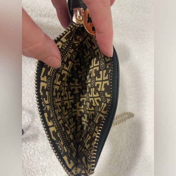 Tory Burch black leather wristlet w/ gold-tone hardware,  and Tory Burch logo - Picture 3 of 3
